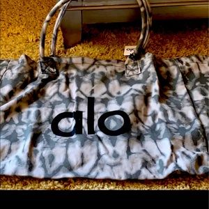Alo Yoga tote. Gray tie dye